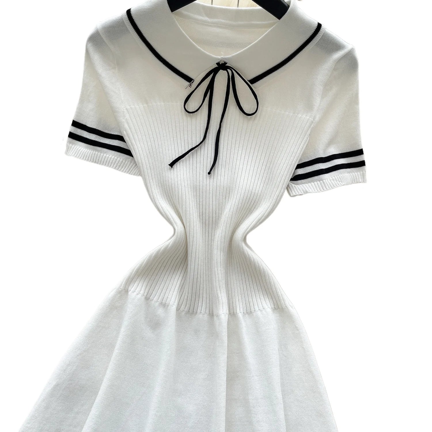 Damen Weißes Kurzarm Kleid mit Kragen & Schleife A-Linie